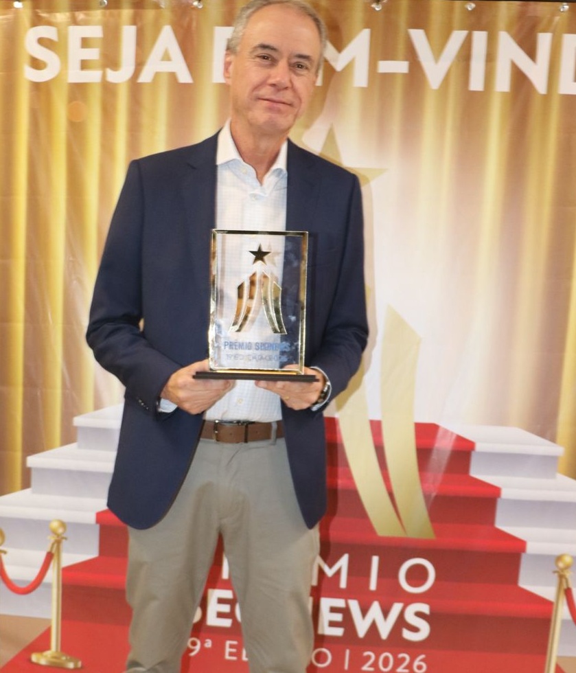 Luiz Gênova recebe homenagem da APet no Prêmio SegNews 2026 por destaque nacional em seguros pet